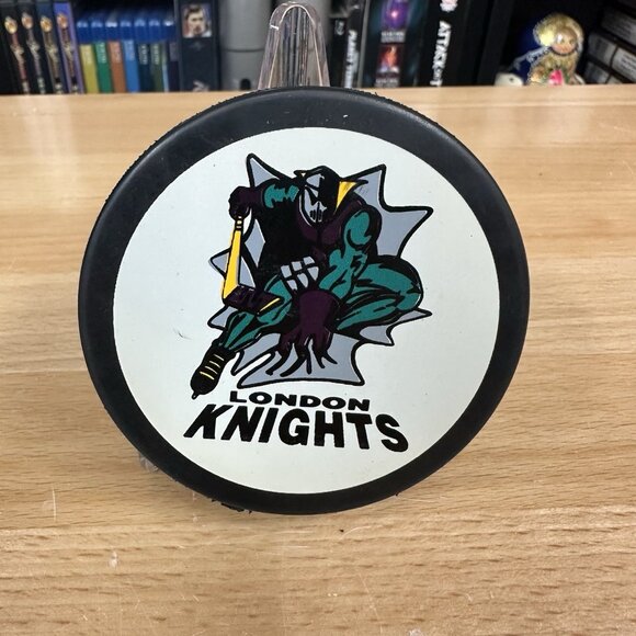 Vintage LONDON KNIGHTS OHL Official Sponsored Hockey Puck IN GLAS CO Canada - Picture 2 of 5